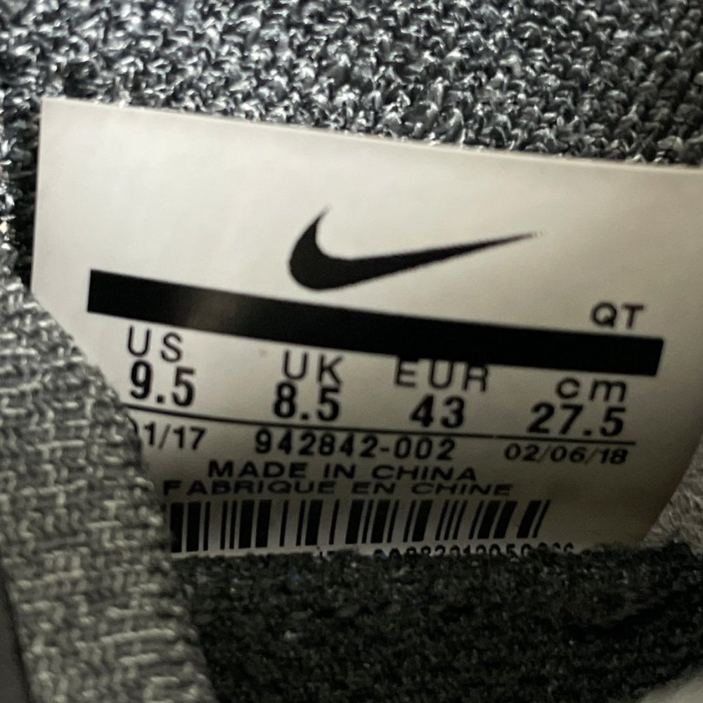 Nike Air Vapormax Flyknit 2 Running Shoes - Picture 8 of 11